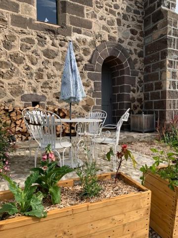 Chambres et maisons d'hôtes du Prieuré de la Bajasse - Le 1150 Vieille-Brioude Exterior foto